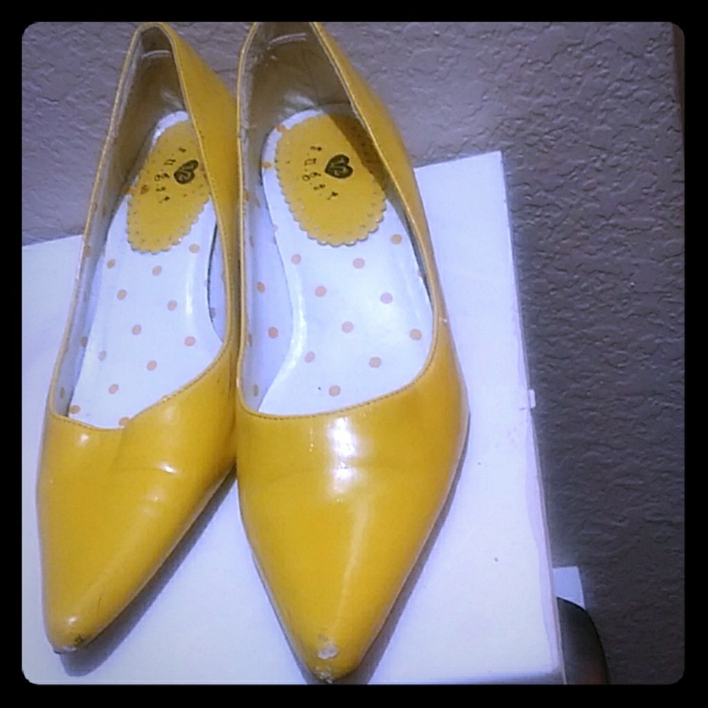 Sugar Brand Yellow kitten heels size 5 1/2